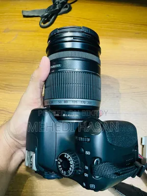 Canon EOS 550D Camera With 18-200mm Zoom Lens (Battery, Charger, Bag)