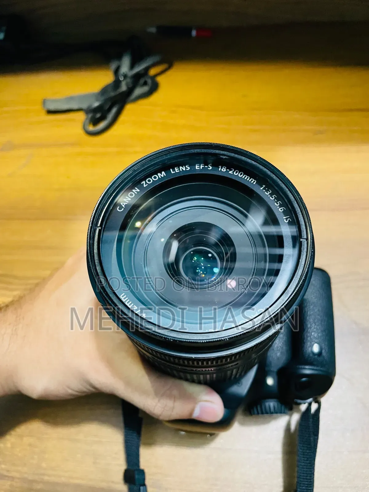 Canon EOS 550D Camera With 18-200mm Zoom Lens (Battery, Charger, Bag)