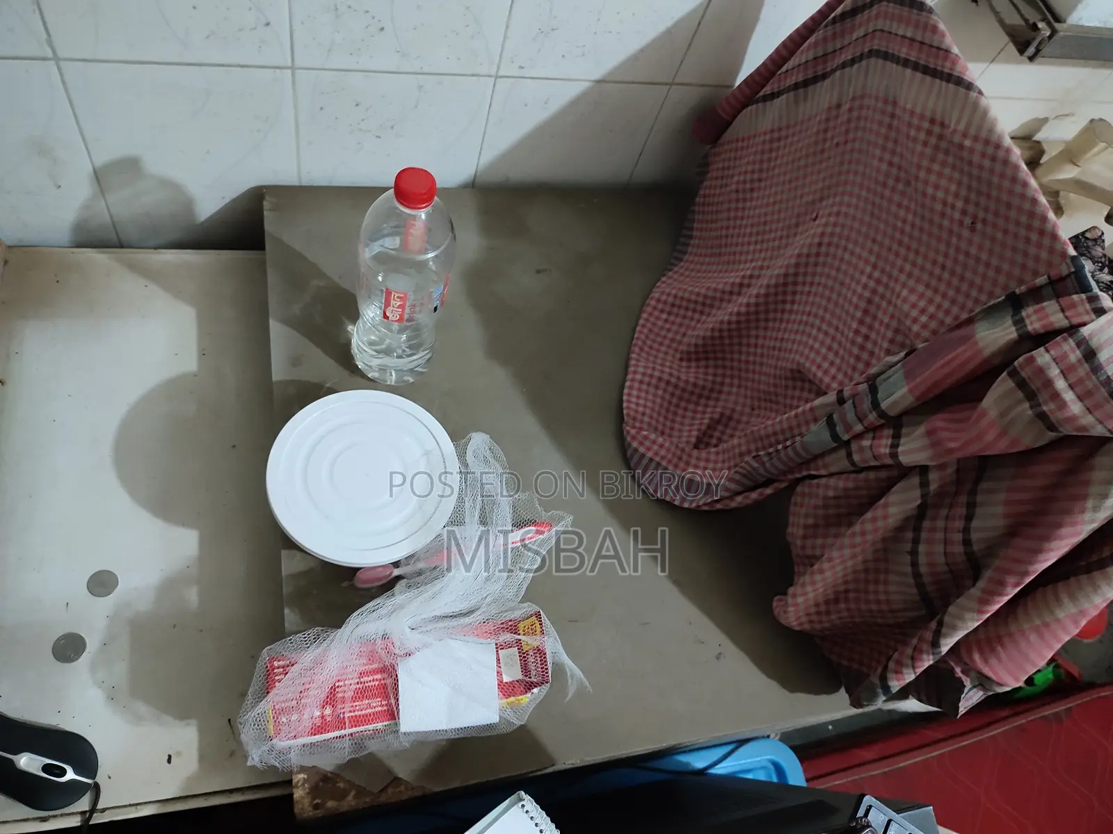 কম্পিউটার টেবিলটি বিক্রি করা হবে