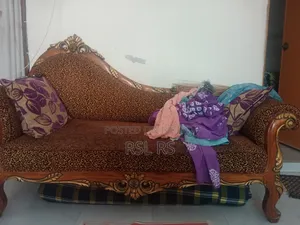 A divan
