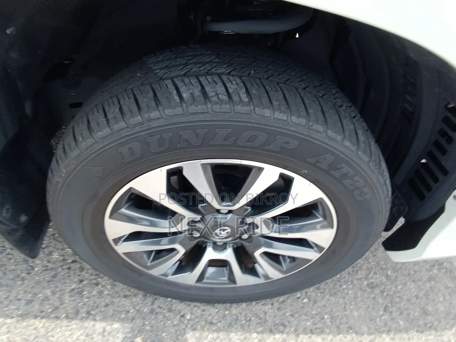 Toyota Land Cruiser Prado 2023 Pearl