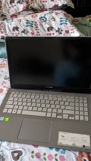 Laptop Asus VivoBook S15 S530UN 8GB Intel Core i5 HDD+SSD 128GB