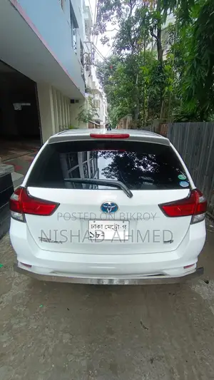 টয়োটা করোল্লা ফিল্ডার ১.৫ হাইব্রিড এফডব্লিউডি ২০১৭ সাদা