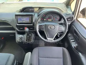 Toyota Noah 2021 Pearl