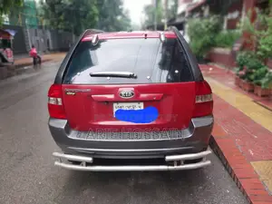 কিয়া স্পোর্টেজ ২০০৫ লাল