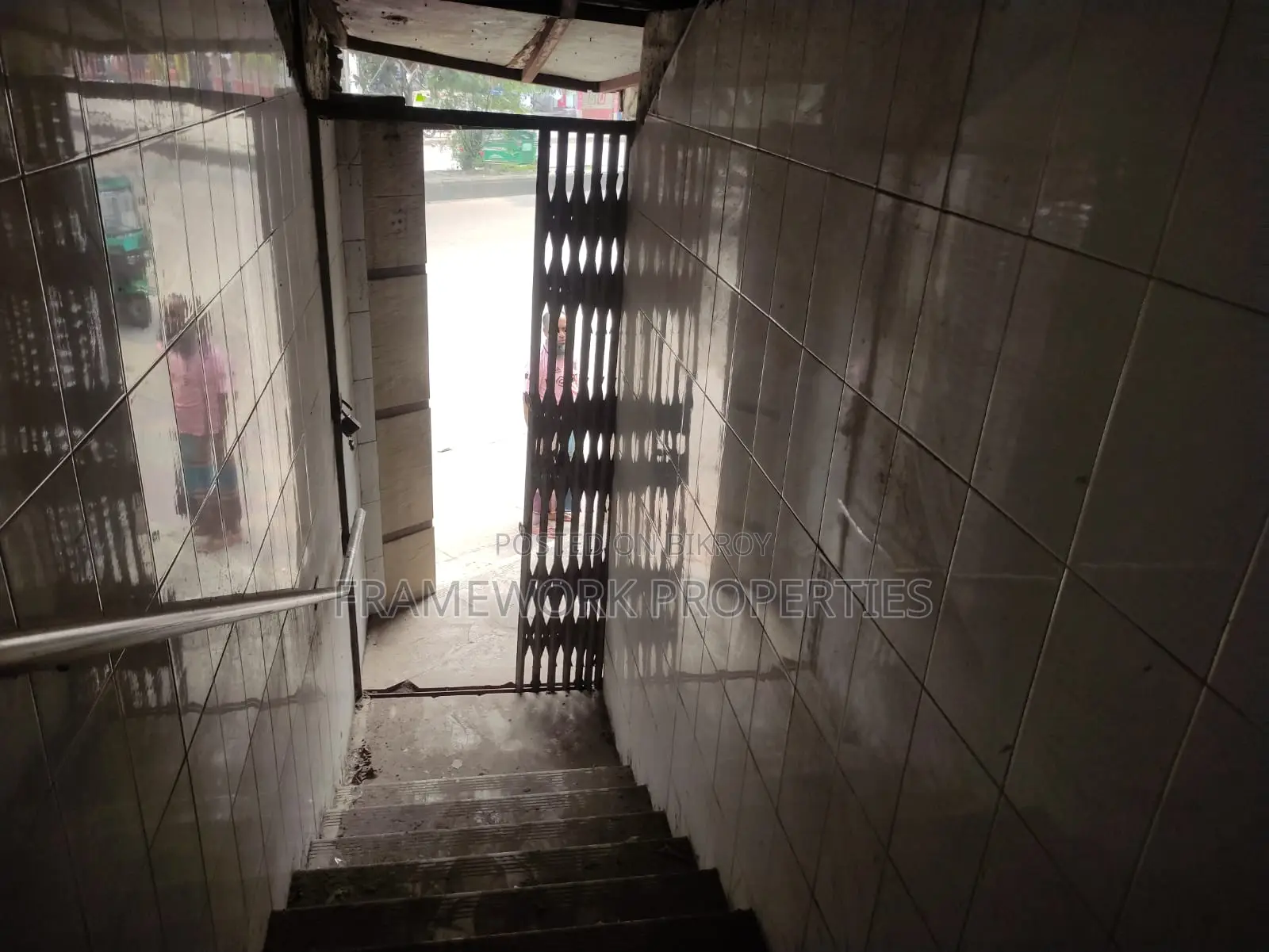 রামপুরা ২৫০০+২৫০০০ বর্গফুট কমার্শিয়াল স্পেস
