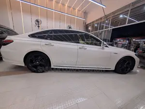 Toyota Crown 2018 Pearl