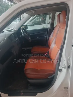 টয়োটা প্রবক্স ২০০৩ সাদা