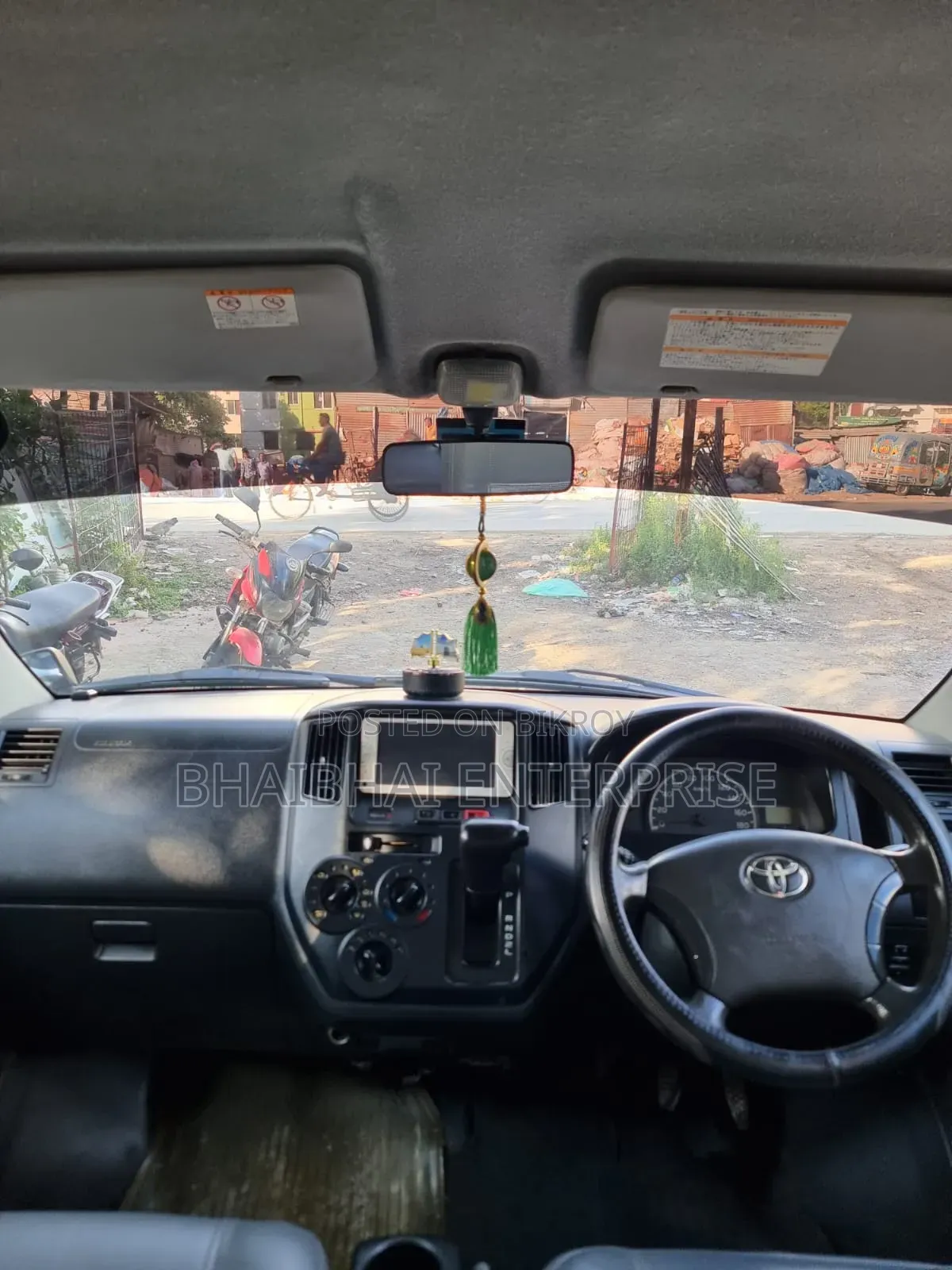 Toyota Noah 2012 White