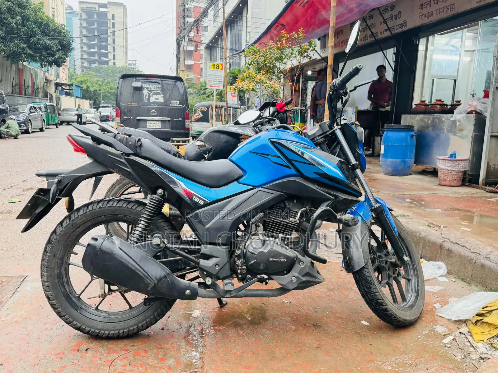মোটরসাইকেল ২০২২ নীল