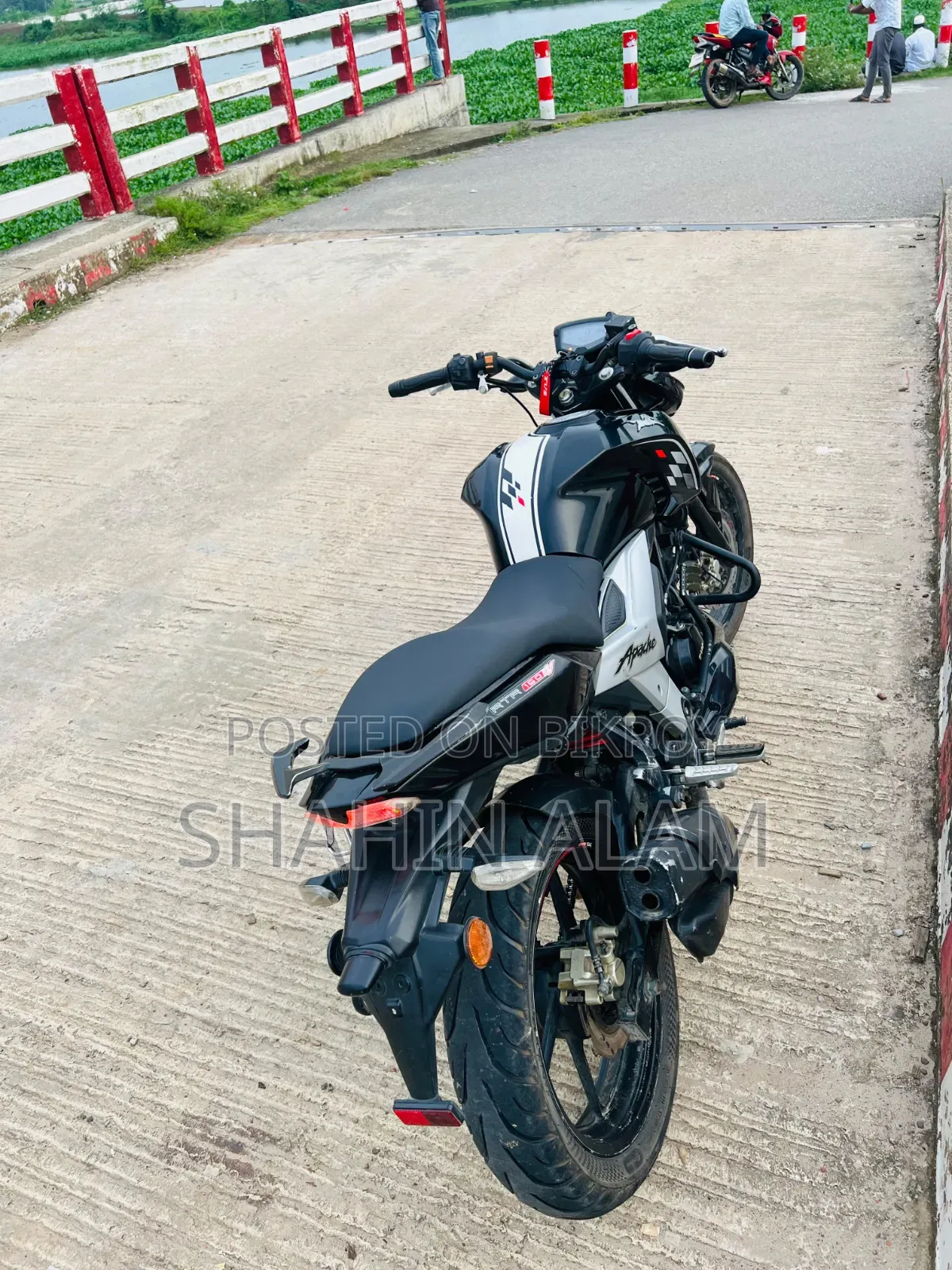 TVS Apache RTR 160 4V 2022 Black