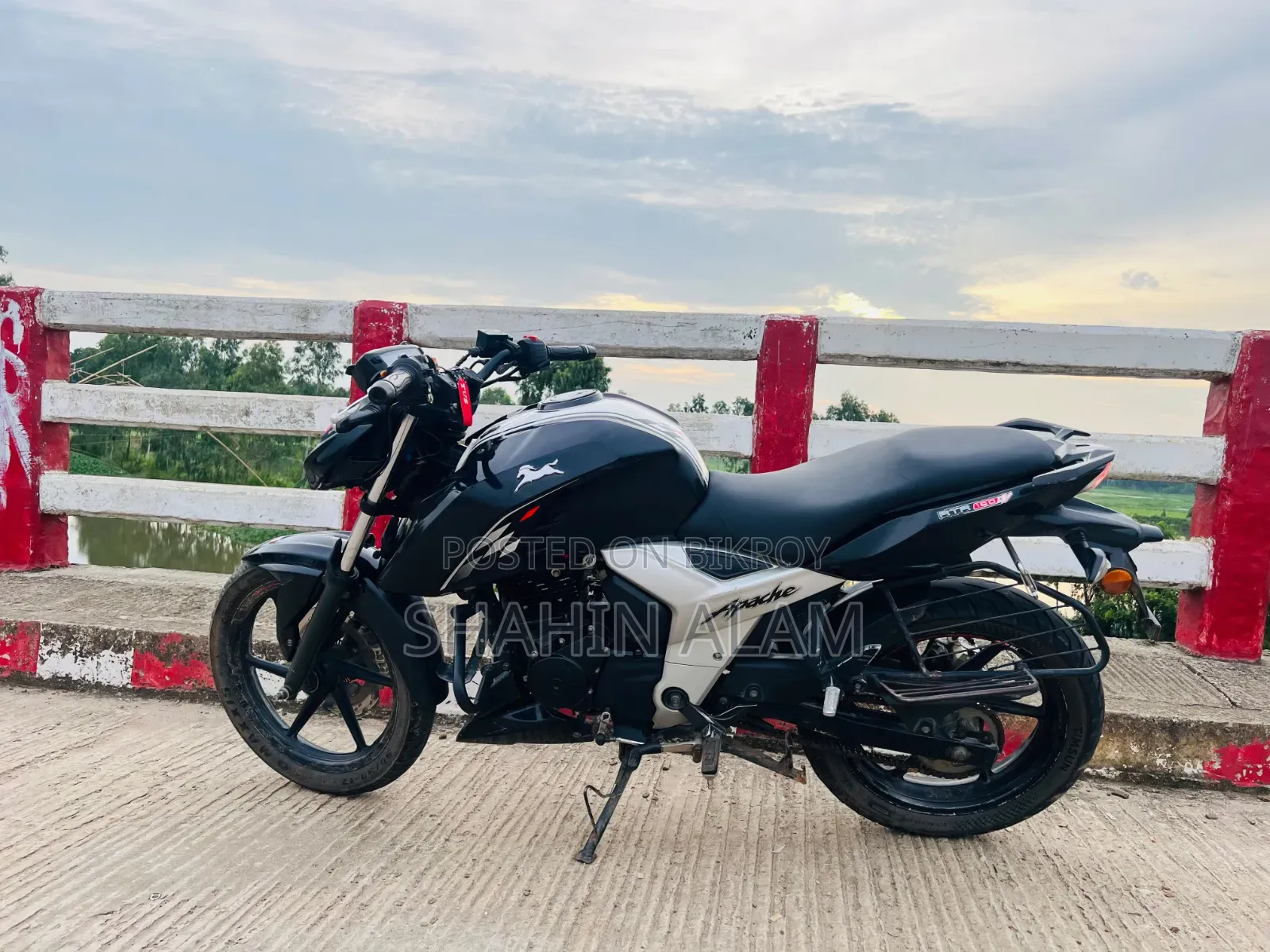 TVS Apache RTR 160 4V 2022 Black