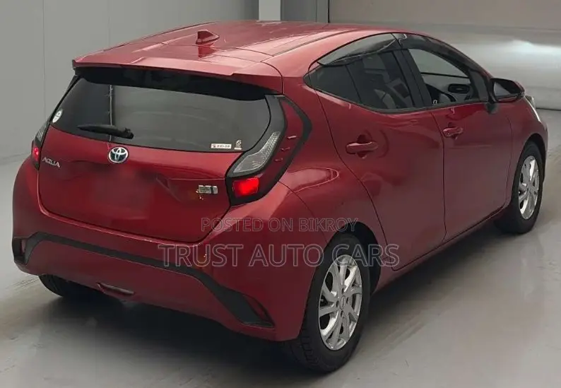 Toyota Aqua 2021 Maroon