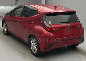 Toyota Aqua 2021 Maroon