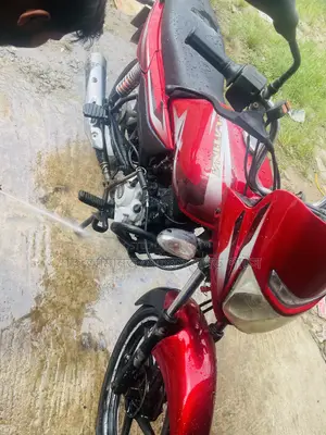 Bajaj Platina 100 2022 Red