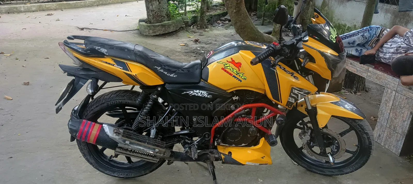 টিভিএস আপাচি আরটিআর ১৬০ টুভি ২০১২ হলুদ
