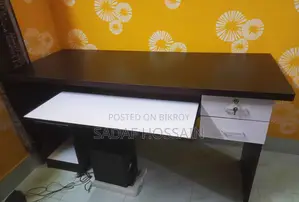 কম্পিউটার টেবিল