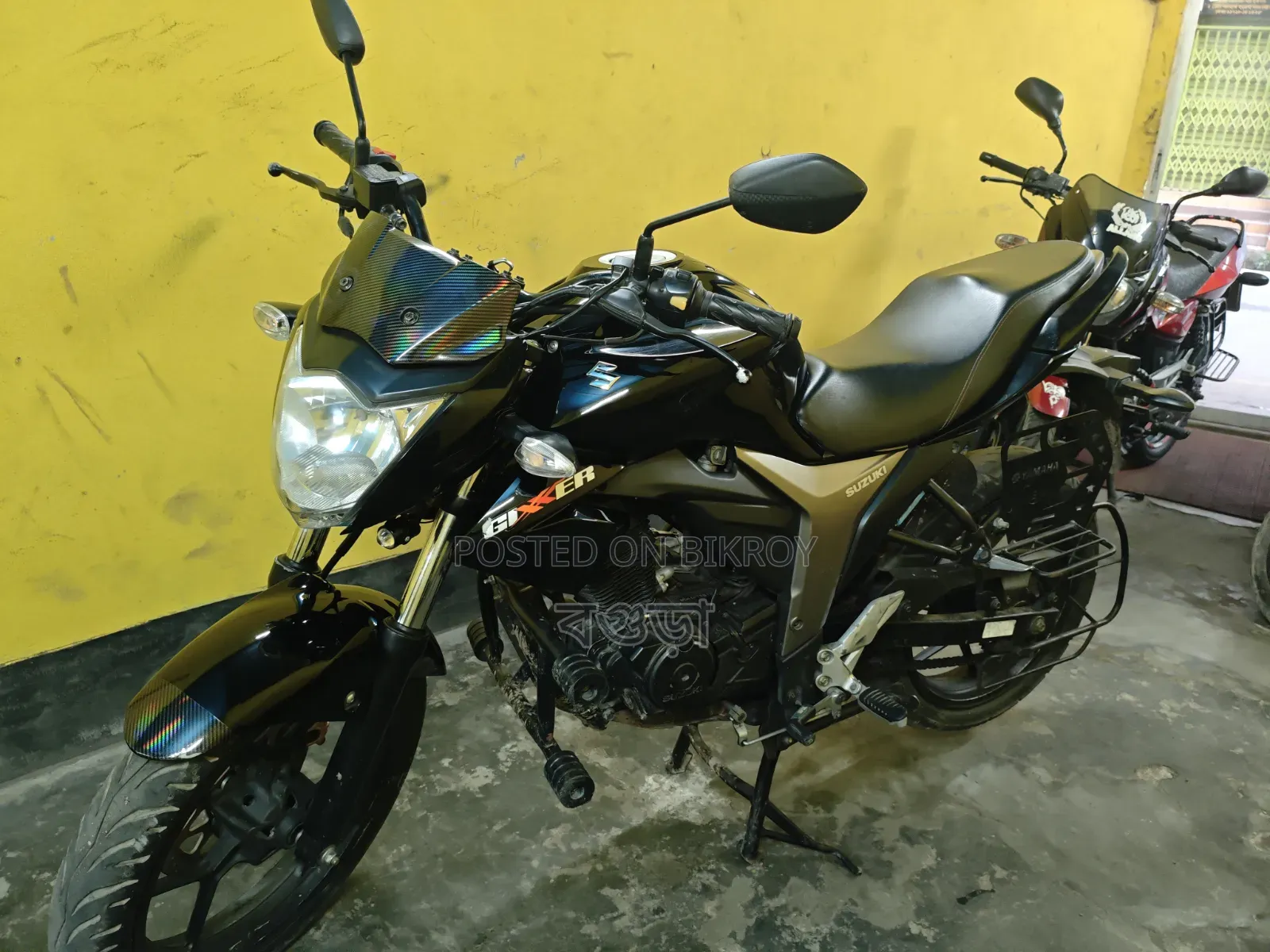 সুজুকি জিক্সার ২০২২ ব্ল্যাক