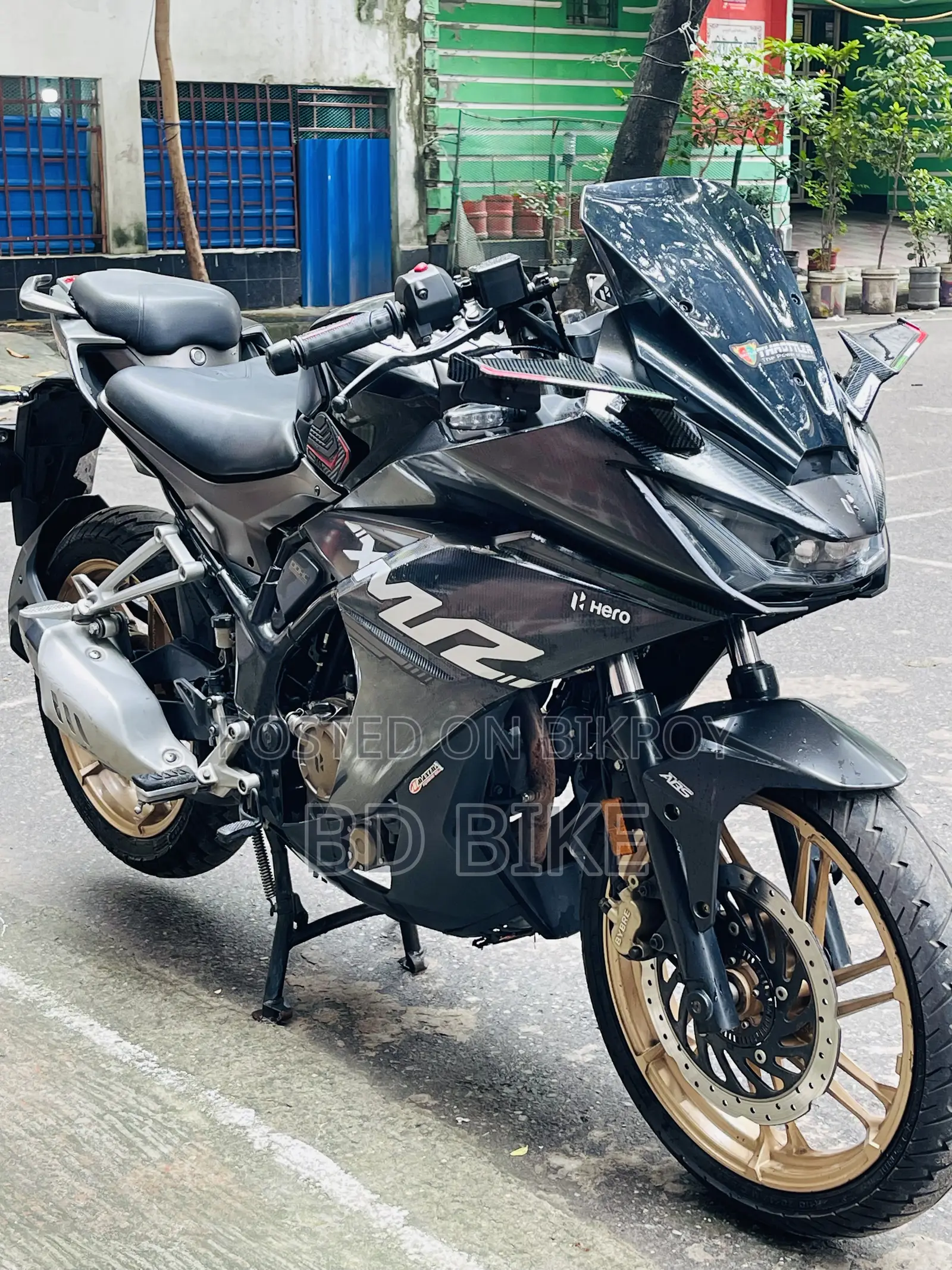 হিরো কারিজমা এক্সএমআর ২১০ ২০২৪ কালো