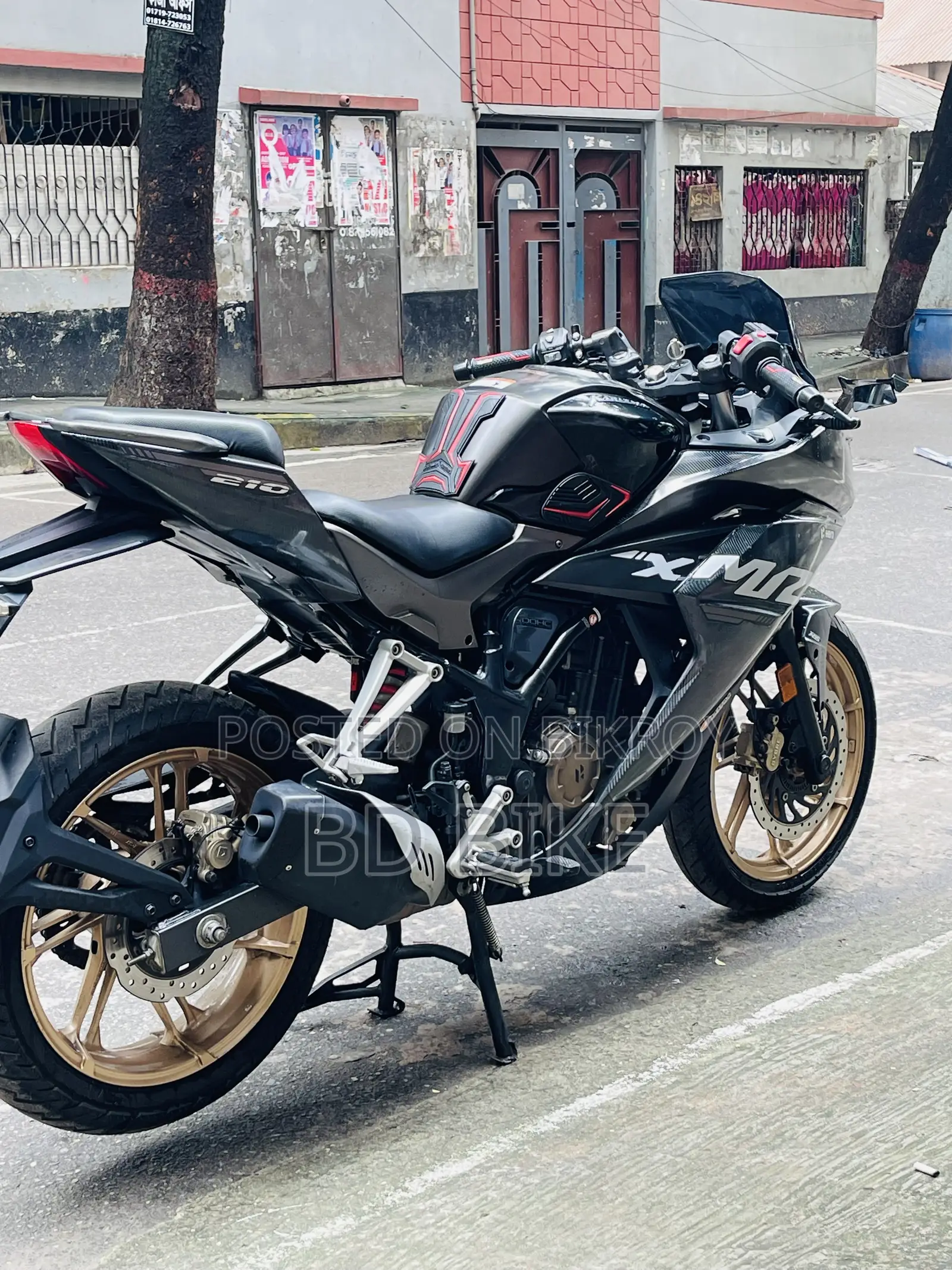 হিরো কারিজমা এক্সএমআর ২১০ ২০২৪ কালো