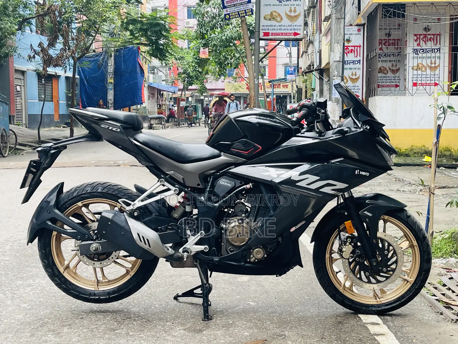 হিরো কারিজমা এক্সএমআর ২১০ ২০২৪ কালো