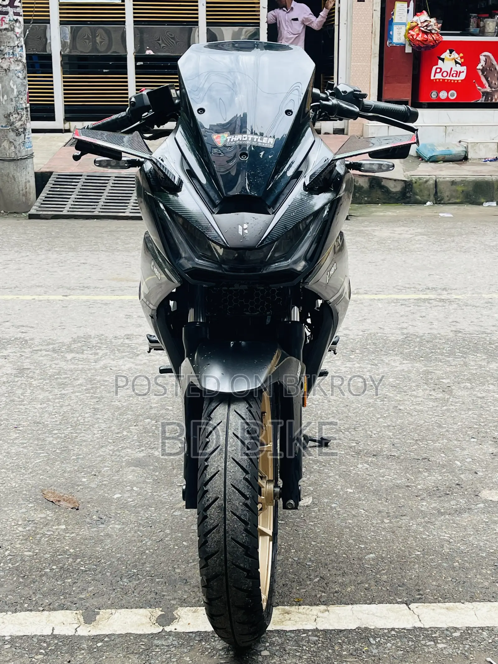 হিরো কারিজমা এক্সএমআর ২১০ ২০২৪ কালো