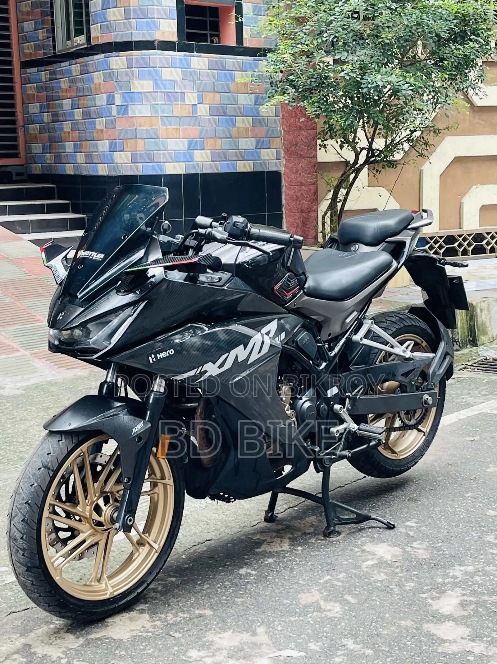 হিরো কারিজমা এক্সএমআর ২১০ ২০২৪ কালো