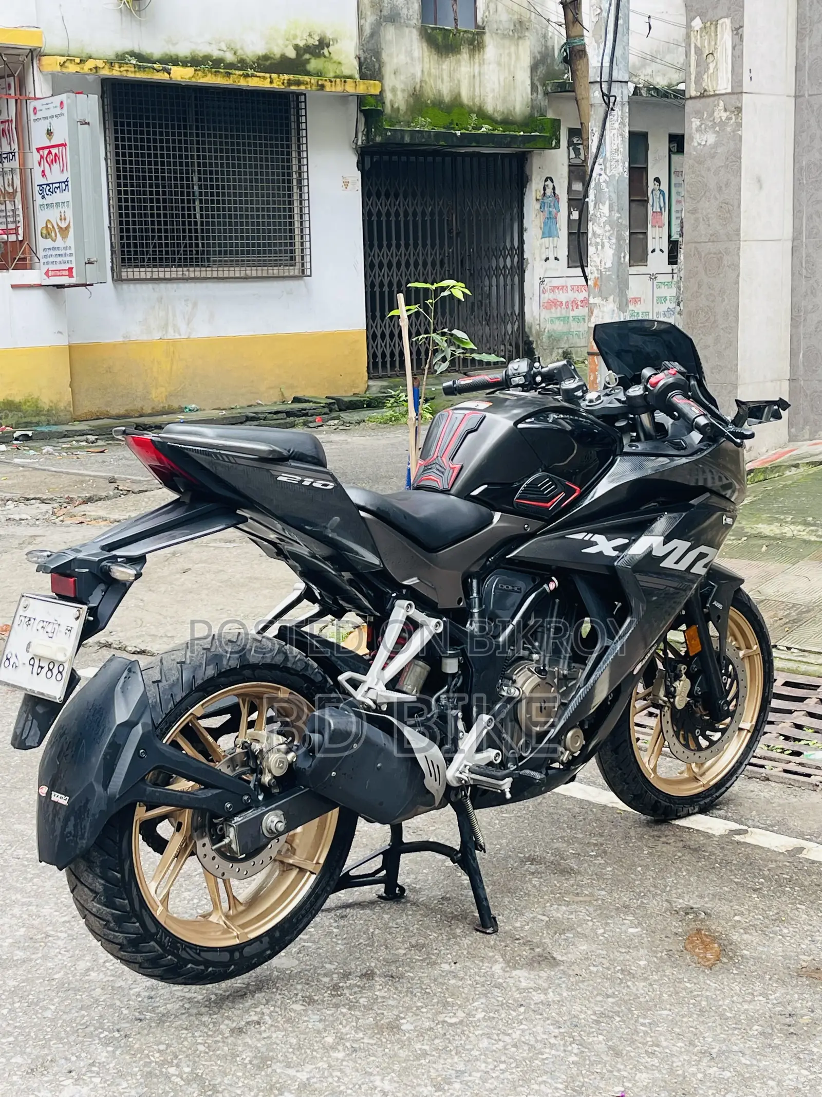 হিরো কারিজমা এক্সএমআর ২১০ ২০২৪ কালো
