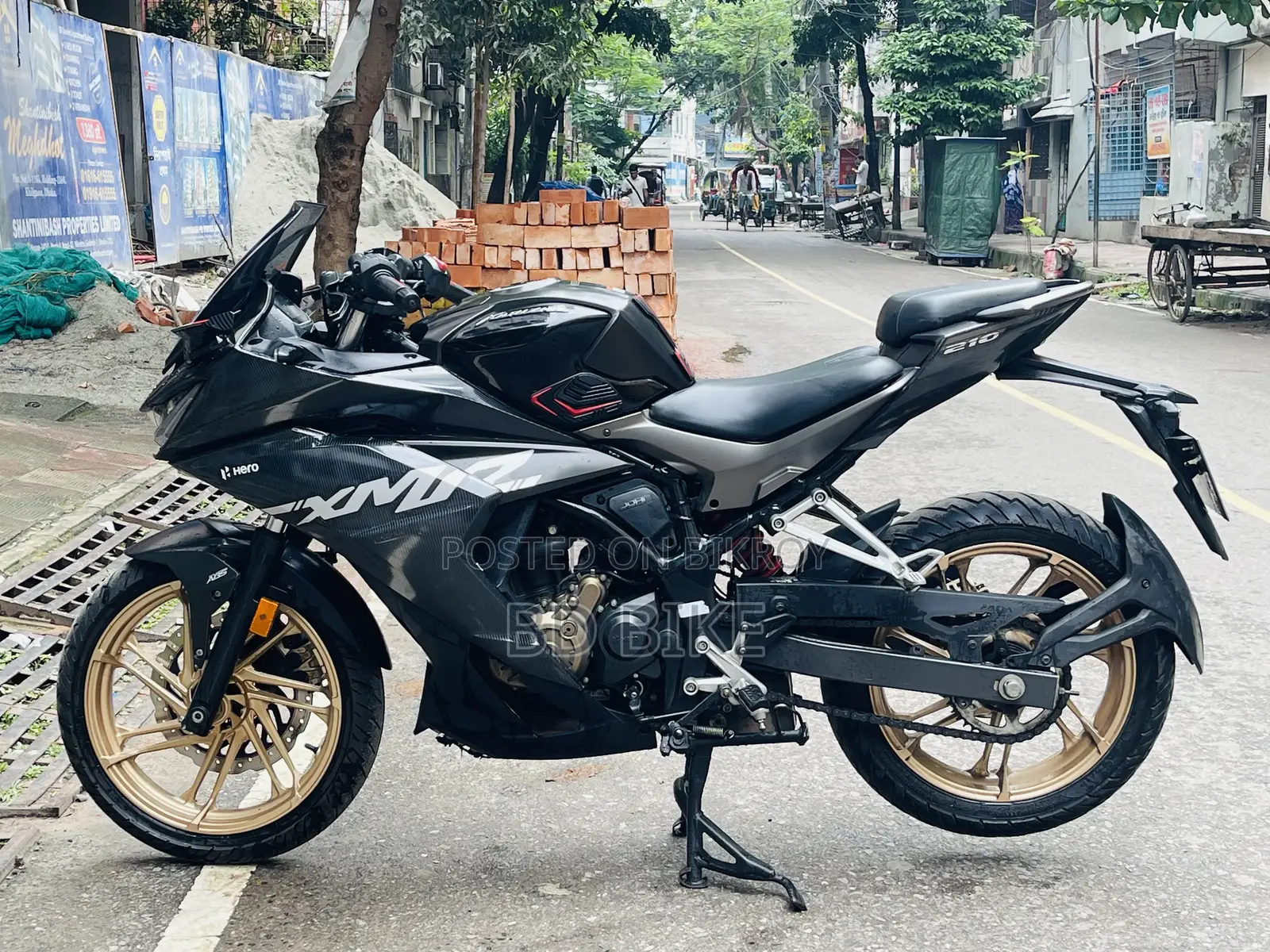 হিরো কারিজমা এক্সএমআর ২১০ ২০২৪ কালো