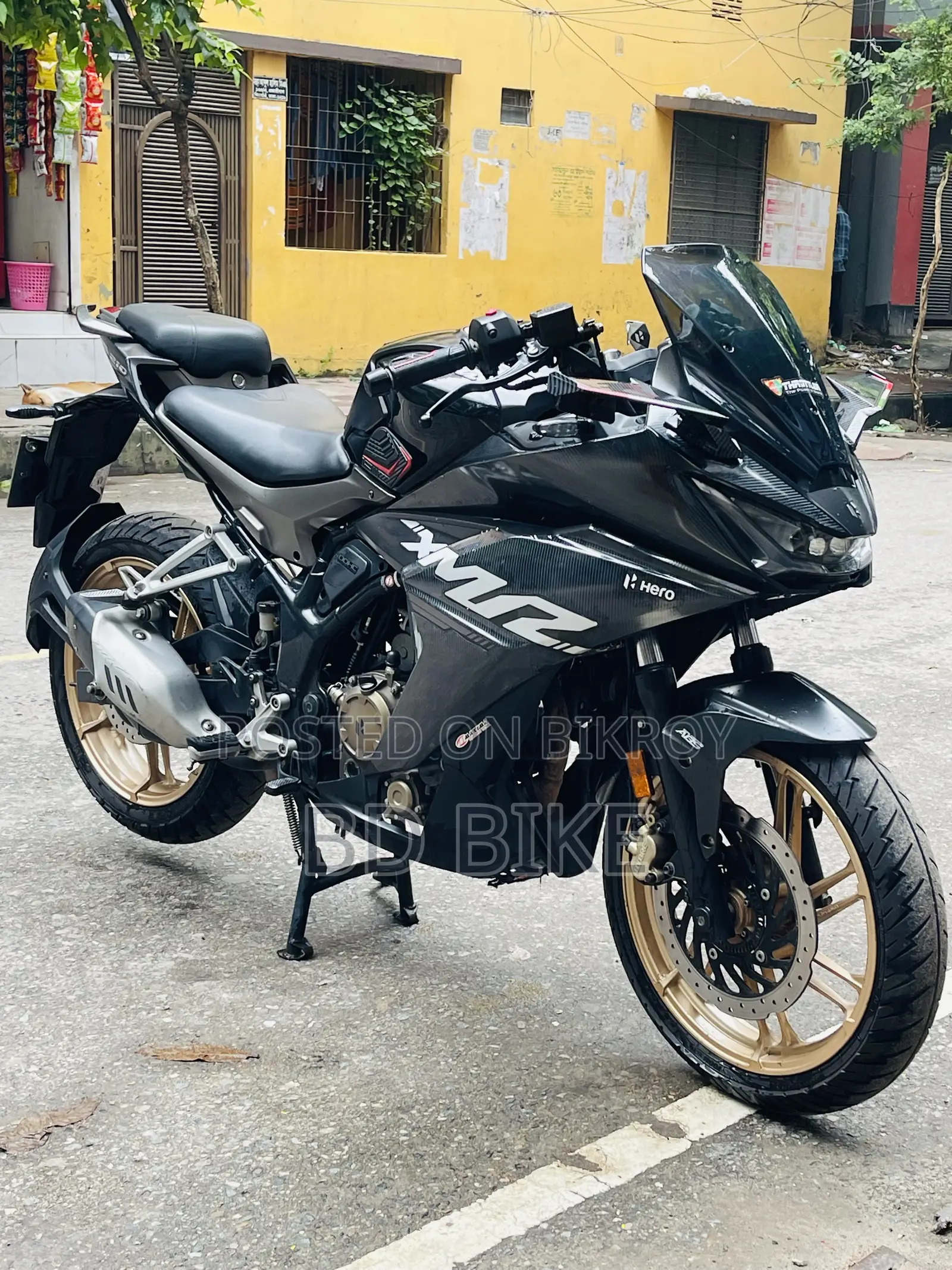 হিরো কারিজমা এক্সএমআর ২১০ ২০২৪ কালো