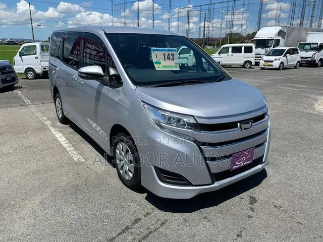 Toyota Noah 2021 Silver