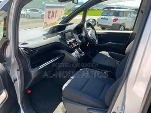 Toyota Noah 2021 Silver