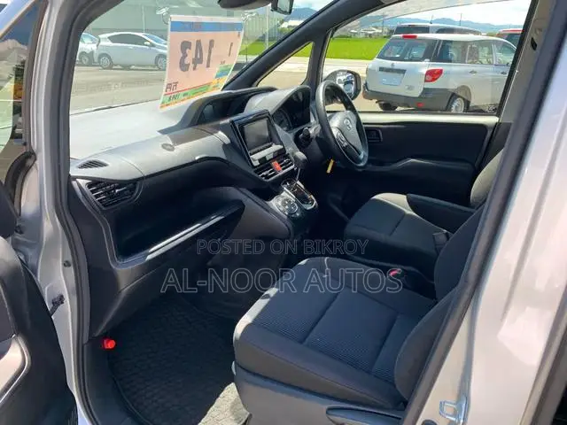 Toyota Noah 2021 Silver