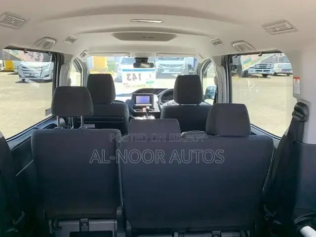 Toyota Noah 2021 Silver
