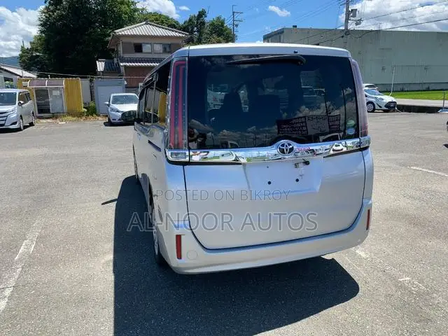 Toyota Noah 2021 Silver