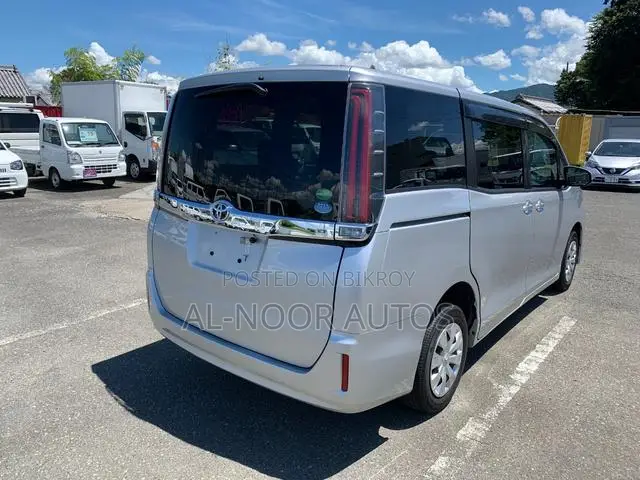 Toyota Noah 2021 Silver