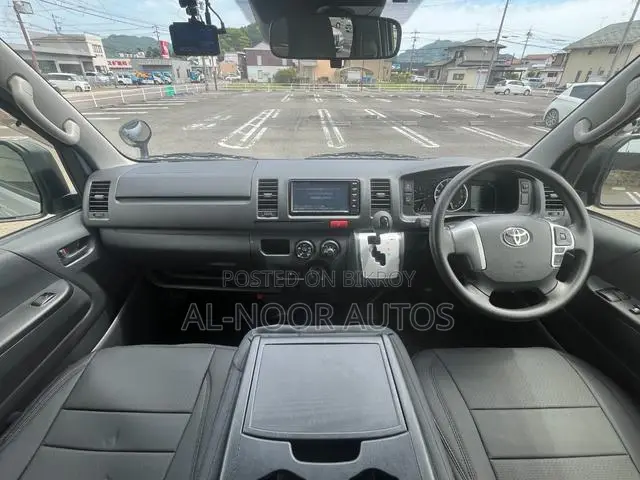 Toyota HiAce 2021 Silver