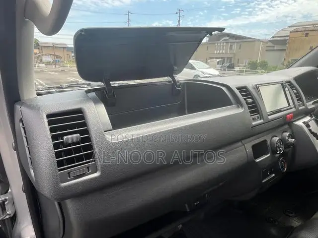 Toyota HiAce 2021 Silver