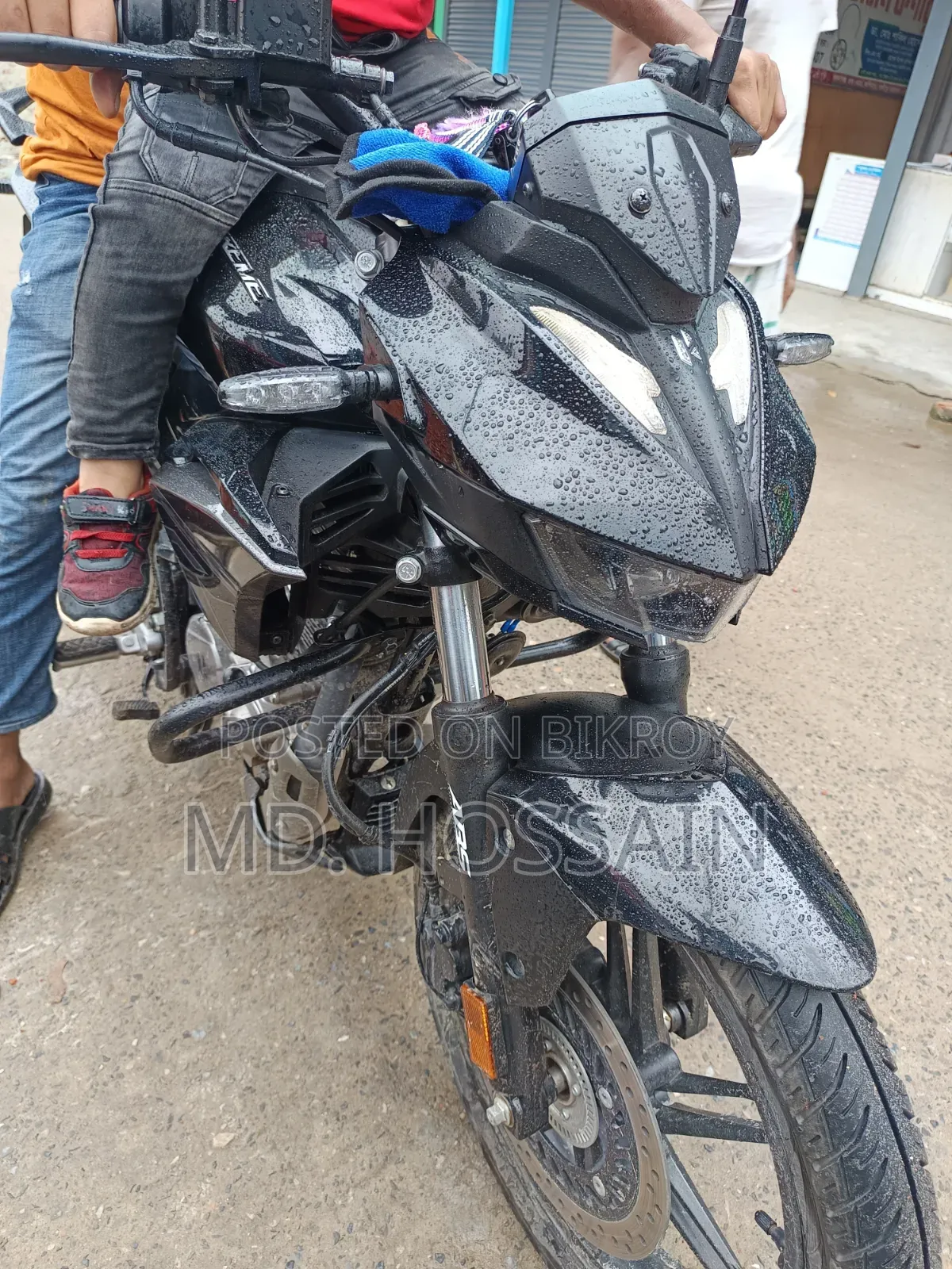 হিরো এক্সট্রিম ১২৫আর ২০২৪ কালো