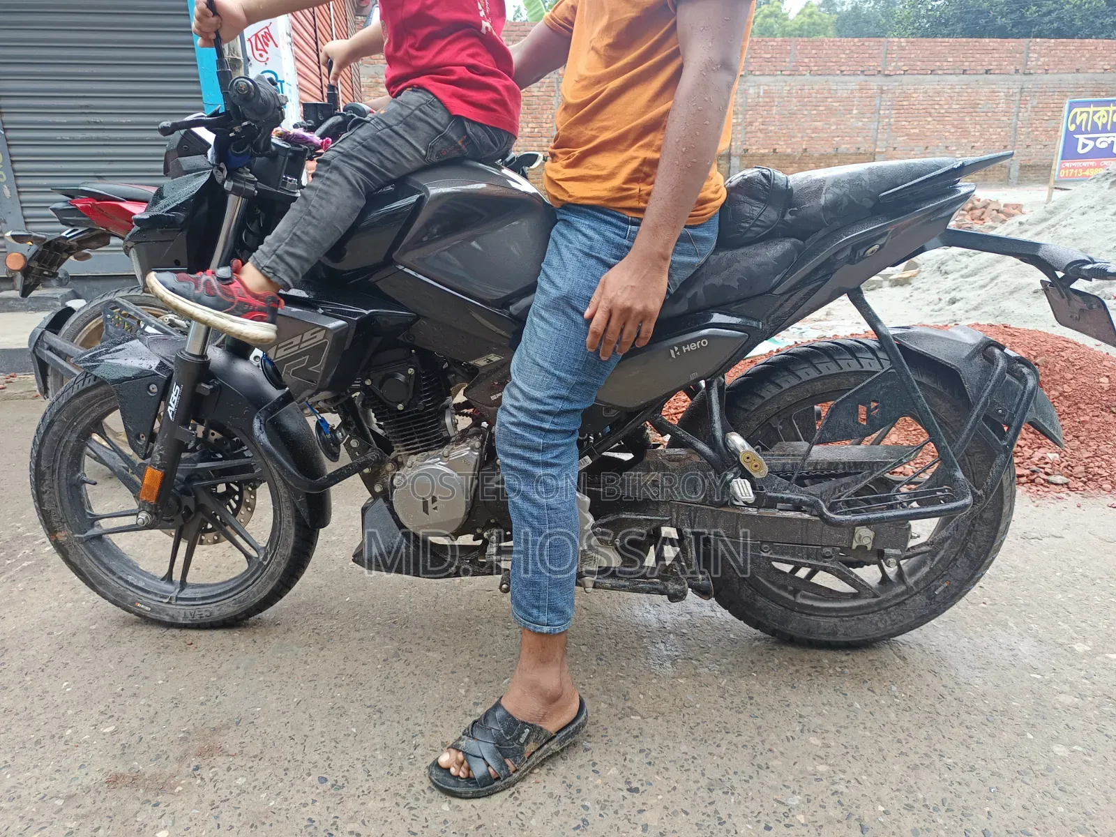 হিরো এক্সট্রিম ১২৫আর ২০২৪ কালো