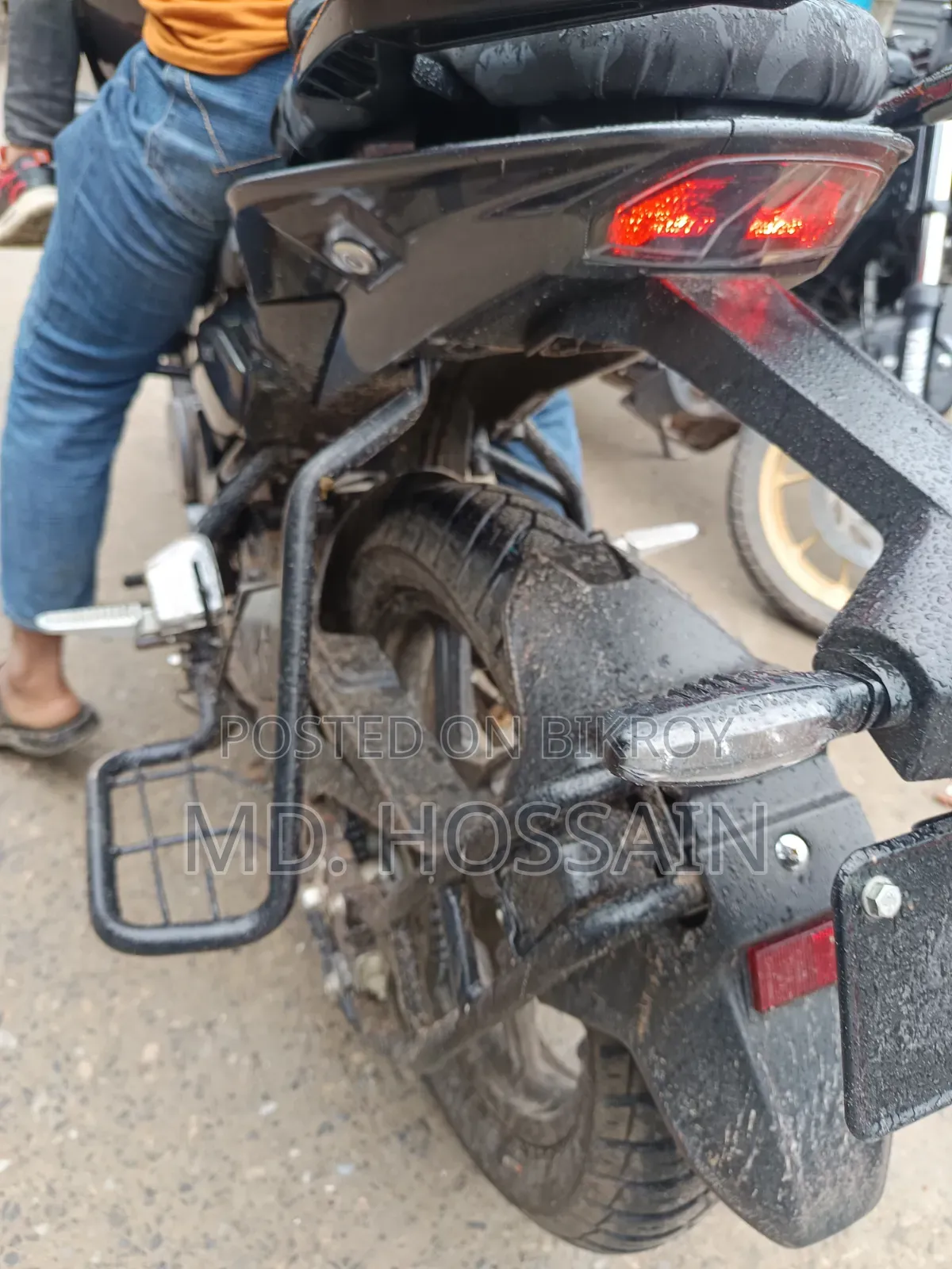 হিরো এক্সট্রিম ১২৫আর ২০২৪ কালো