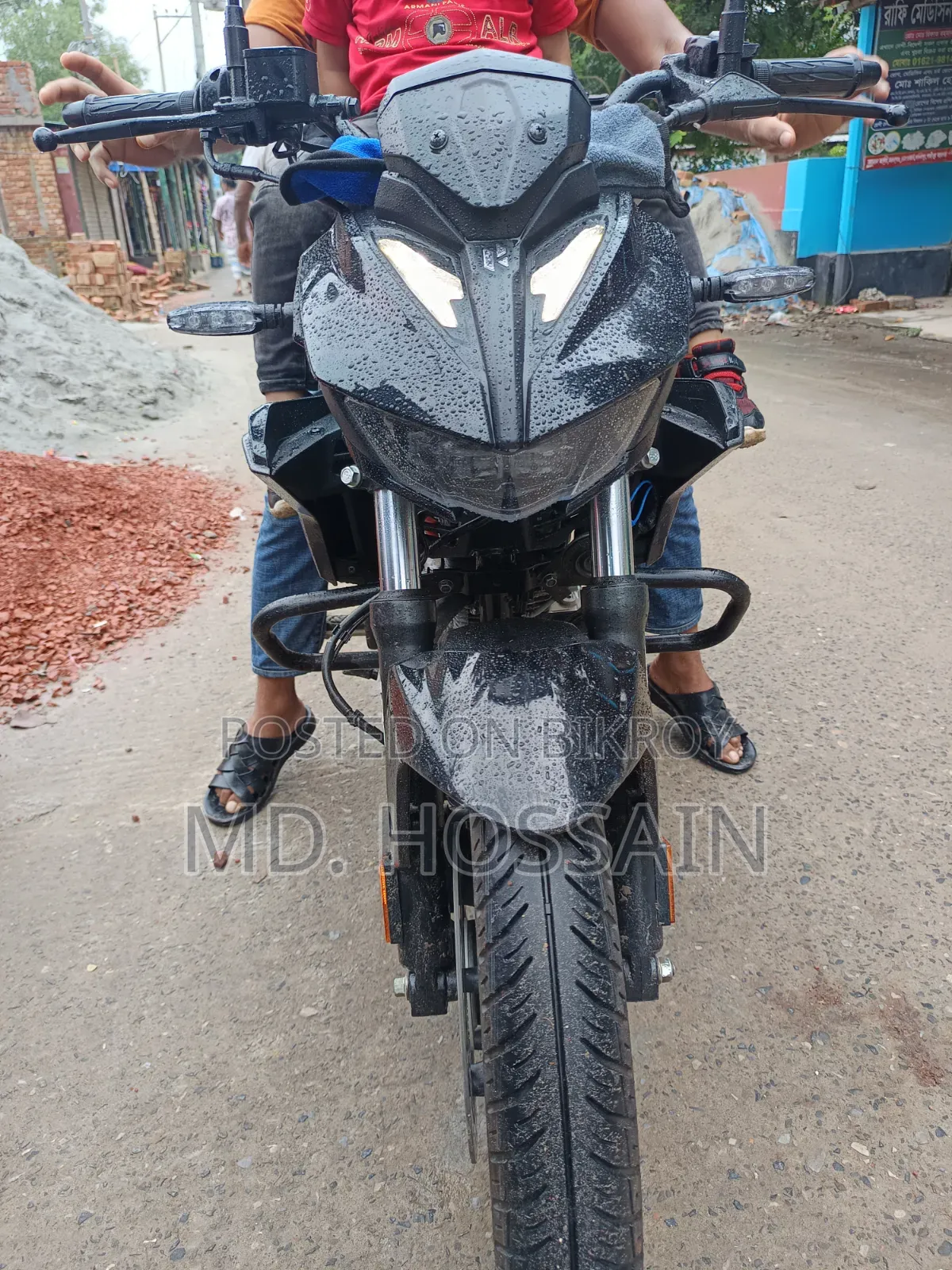 হিরো এক্সট্রিম ১২৫আর ২০২৪ কালো
