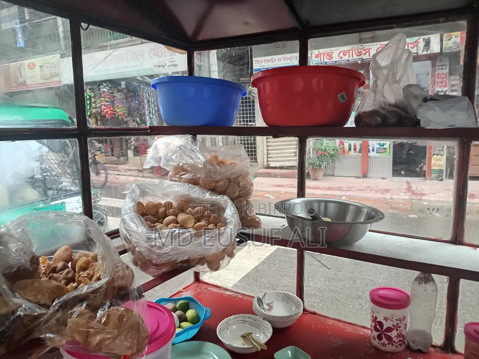 গাড়ির কোনো কাজ নাই নিয়ে এসে দোকানদারি করবে