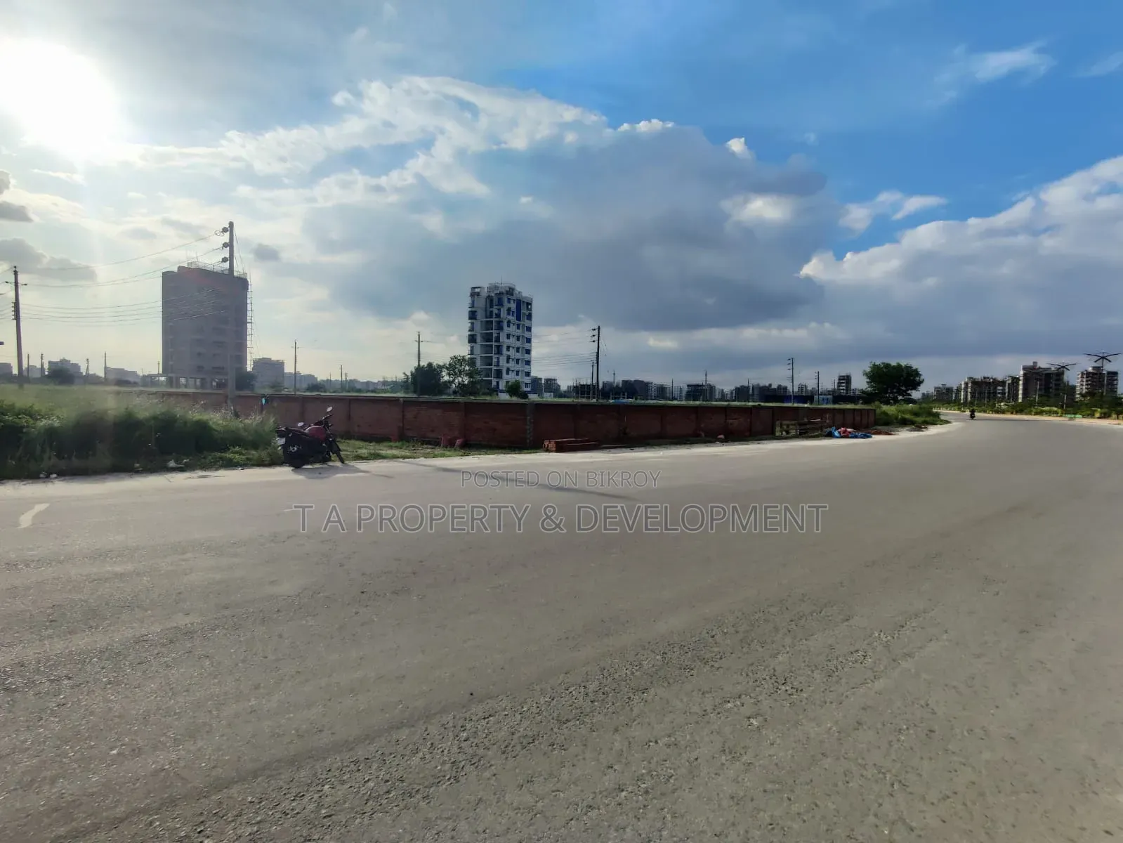 Block-N // 5 Katha // 80 Feet Road Urgent Plot Sale