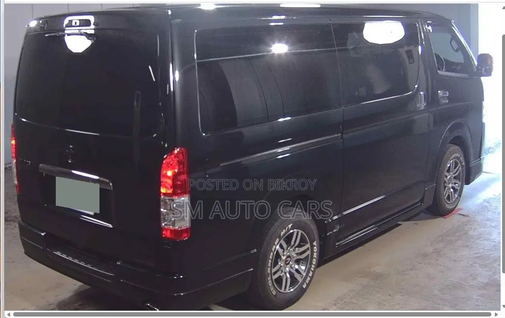Toyota HiAce 2021 Black