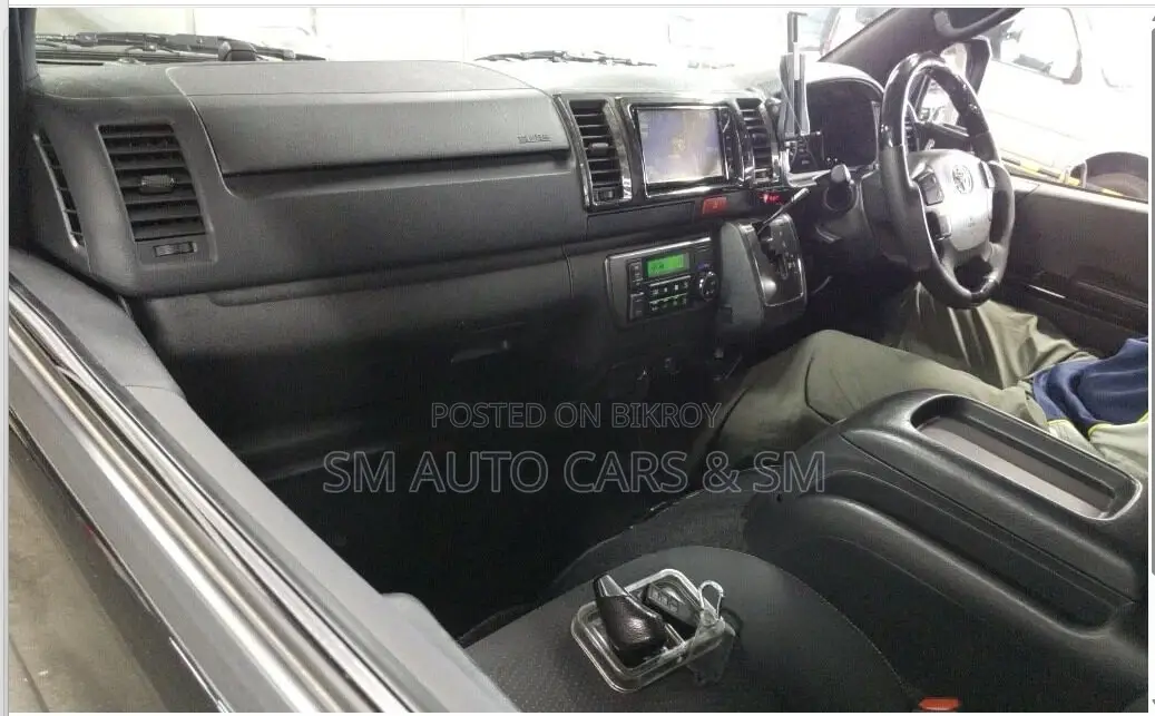 Toyota HiAce 2021 Black