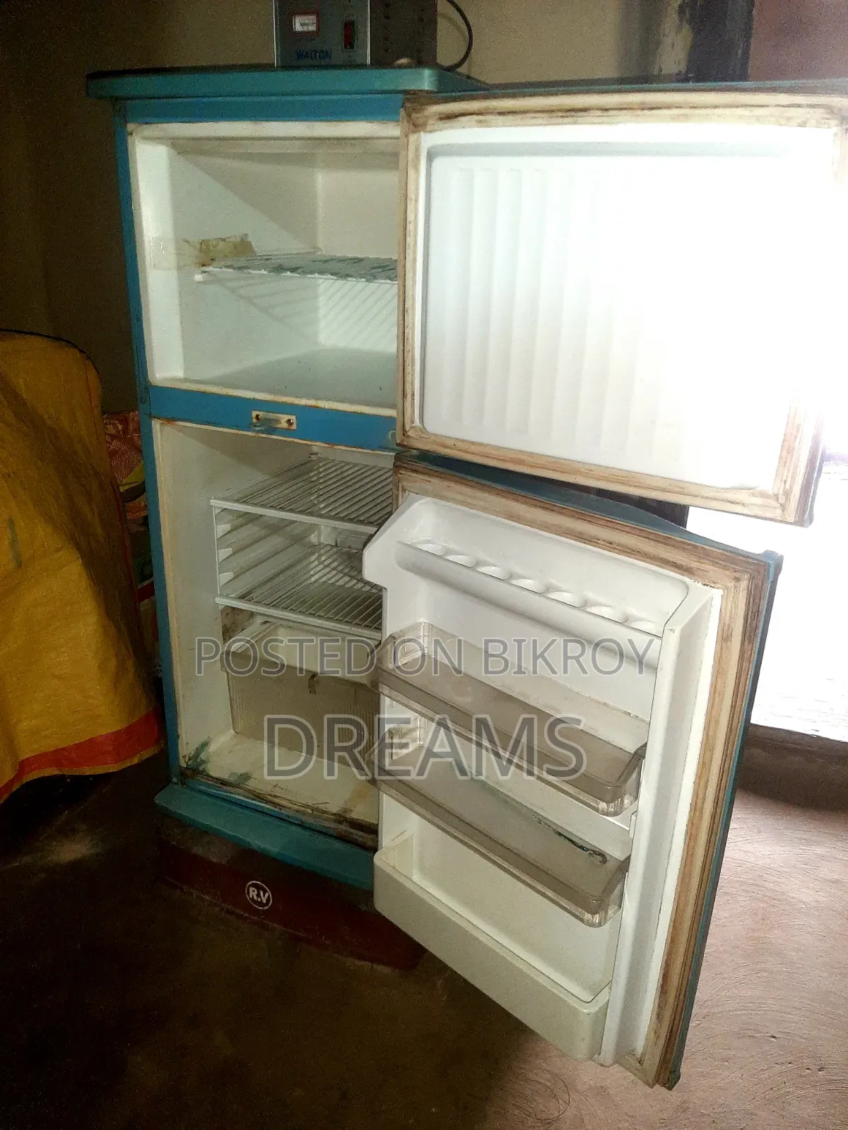 একটি ফ্রিজ বিক্রি করা হবে
