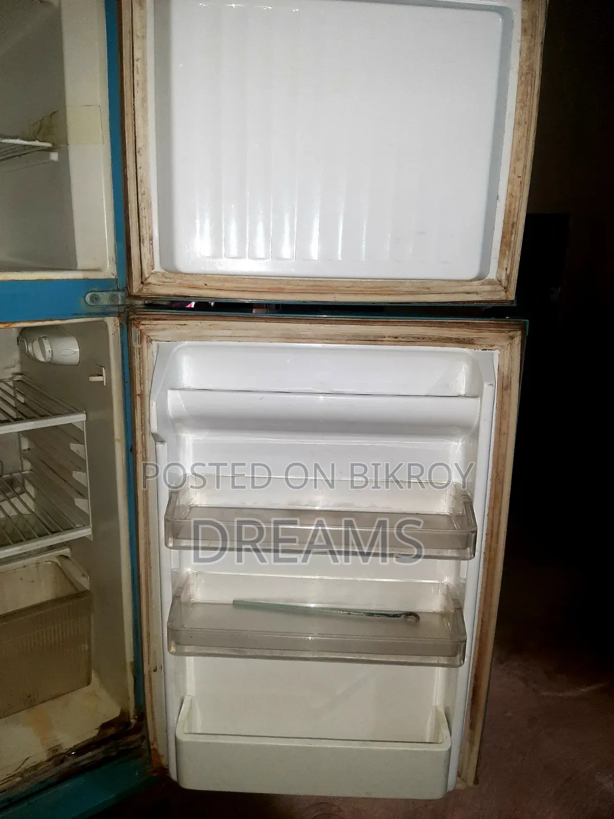 একটি ফ্রিজ বিক্রি করা হবে