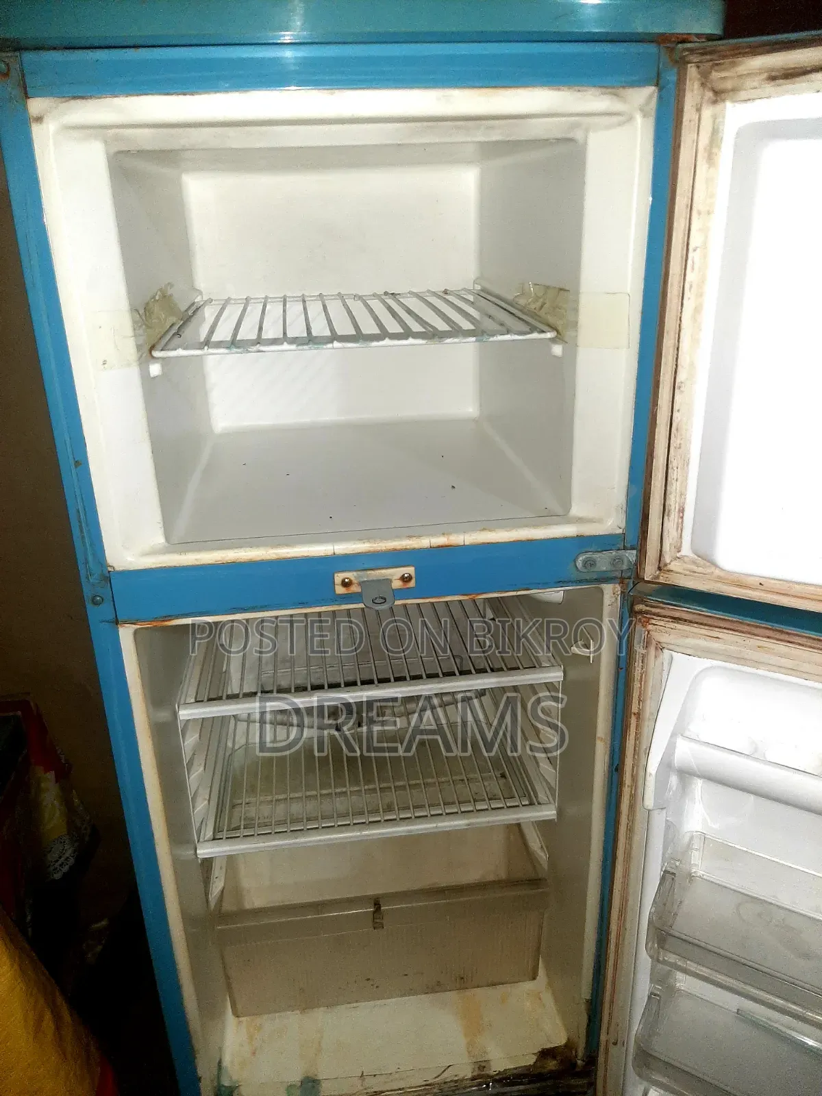 একটি ফ্রিজ বিক্রি করা হবে