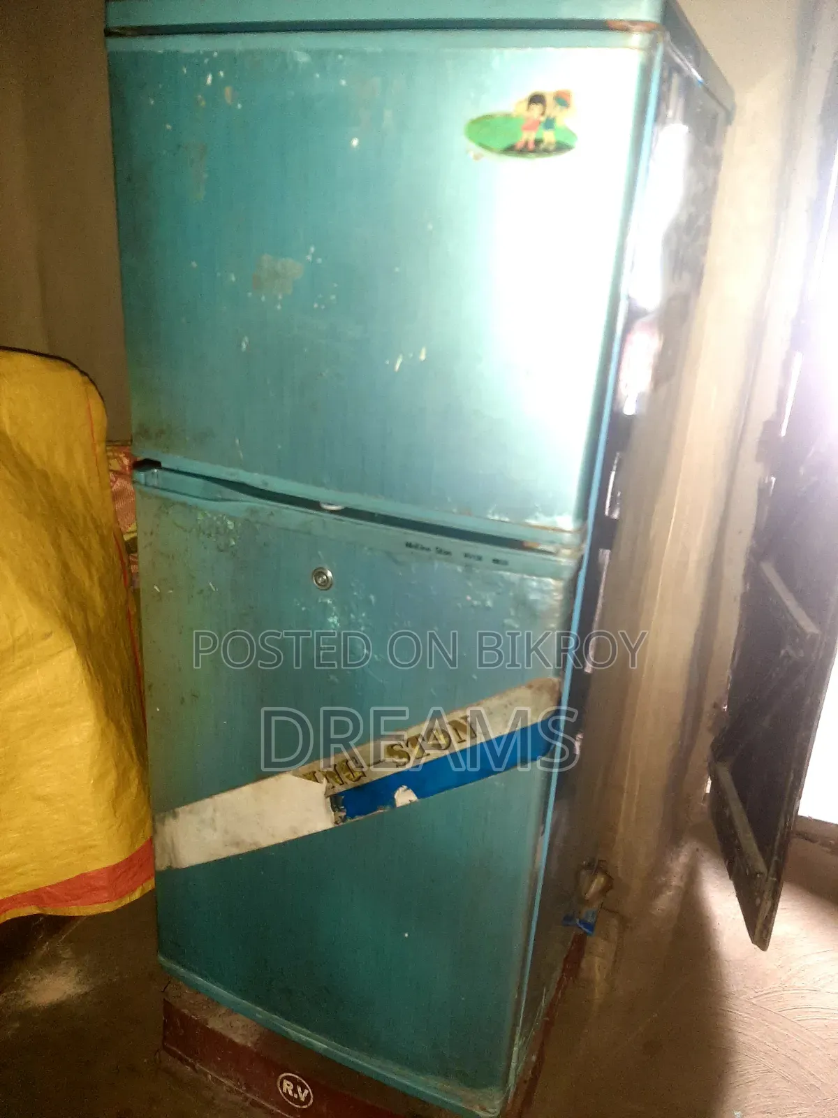 একটি ফ্রিজ বিক্রি করা হবে